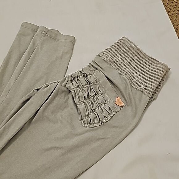 Cute Booty Lounge Leggings size small - Picture 8 of 8